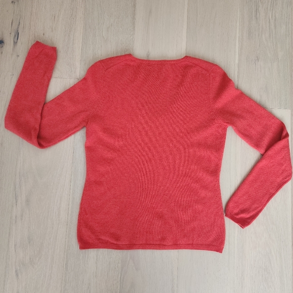 Valerie Stevens Coral V-Neck Cashmere Jumper - Picture 2 of 7